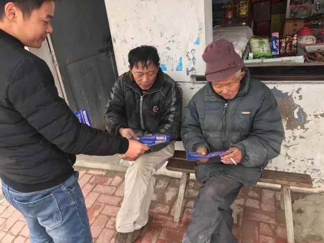 15470898132108.jpg 發放防凍宣傳資料到用戶7.jpg